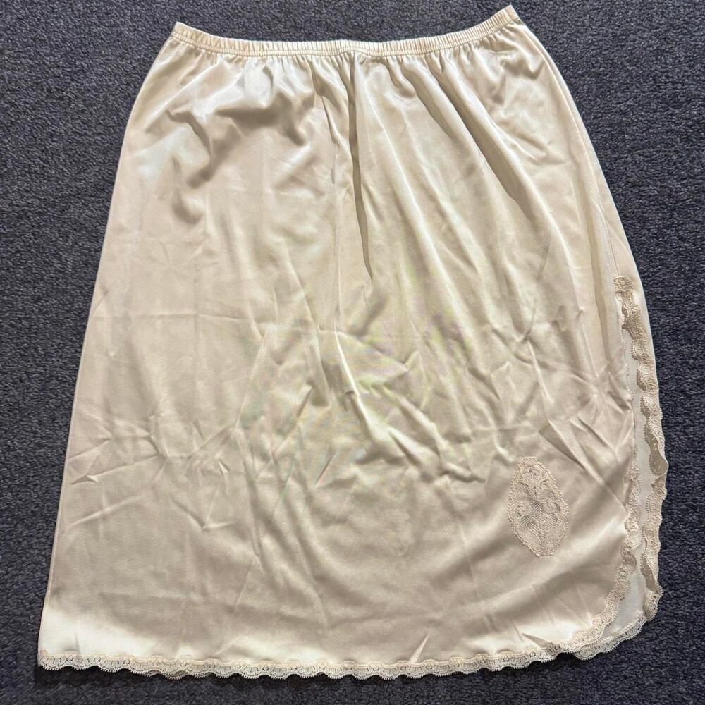 Vanity-fair Women's Cream and Tan Underwear